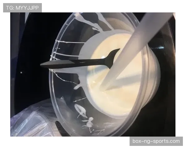 杨力维家冰箱里塞满蛋白粉，连饮料都是无糖的